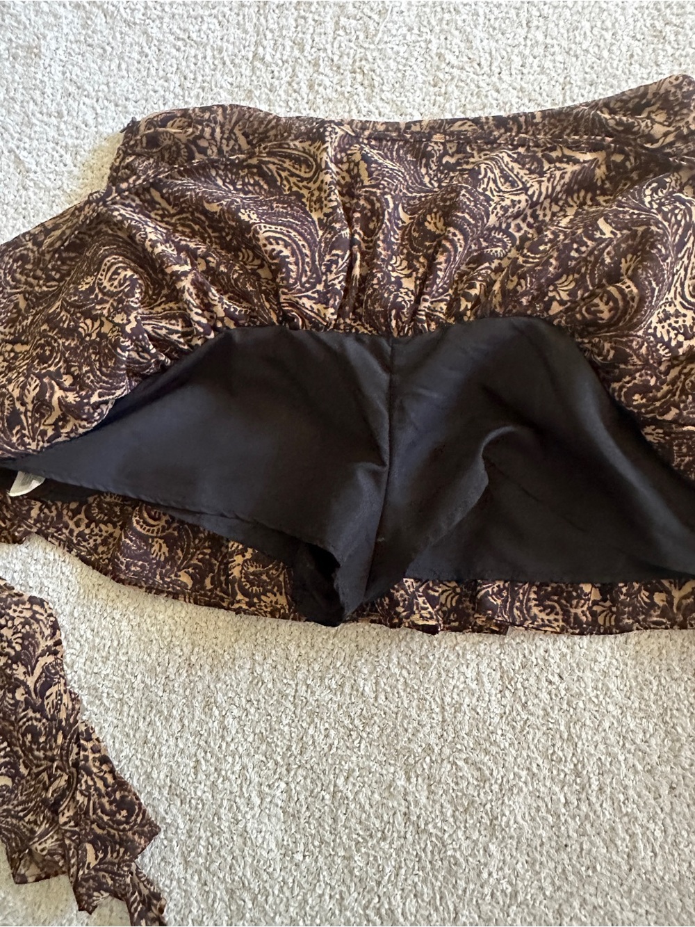 Zara PLEATED RUFFLE SKORT
LEOPARD / TAUPE BROWN 0/3152/526/042/03 - Picture 2 of 4